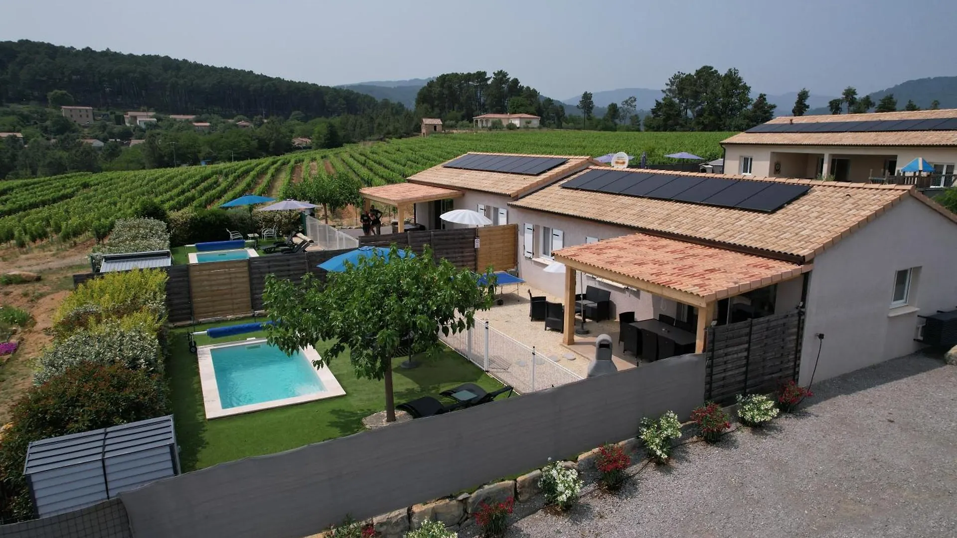 En Ardeche, Gite L'Odyssee Climatise Avec Sa Piscine Privee Et Chauffee ジョワイユーズ