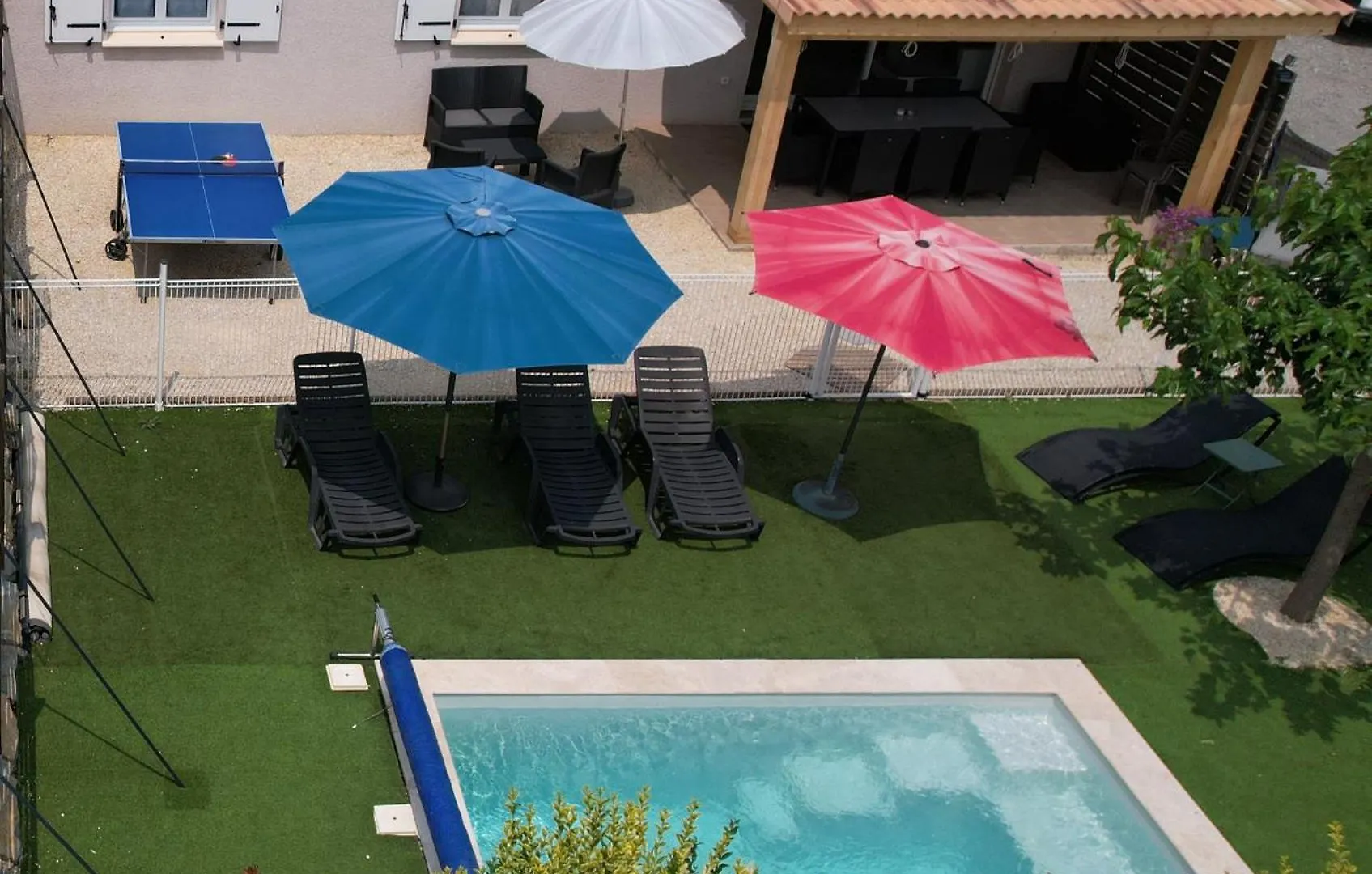 En Ardeche, Gite L'Odyssee Climatise Avec Sa Piscine Privee Et Chauffee ジョワイユーズ